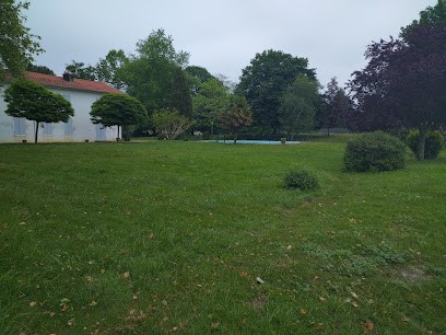 Service A La Personne Du Marsan, Jardinier à Saint-Pierre-du-Mont